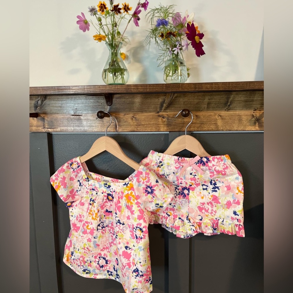 Crown & Ivy spring floral blouse and matching shirt set.